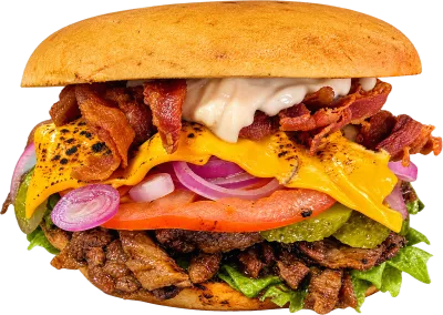 Sándwich de La Palmera con carne, tocino, queso cheddar, tomate, cebolla morada, pepinillos y lechuga